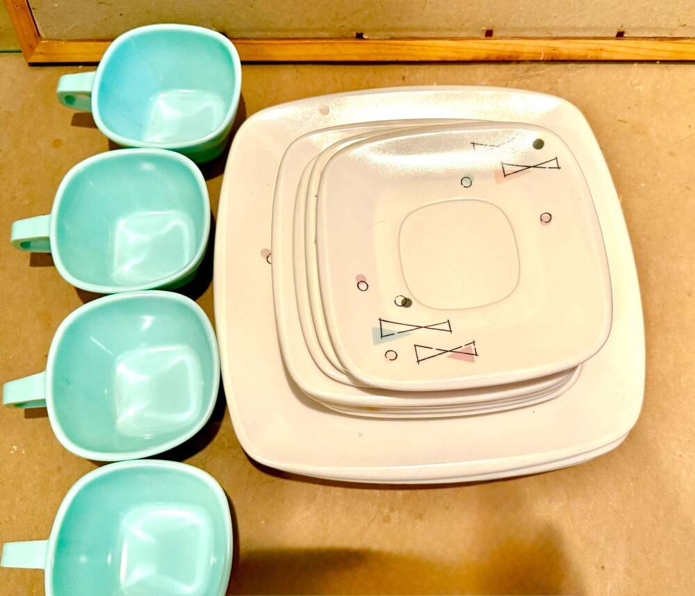 VTG Harmony House Talk of the Town Melmac Dinnerware Set Plates & Cups, -1